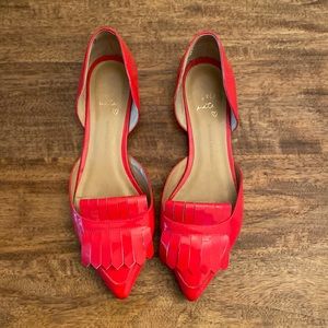 Used pair of Banana Republic womens shoes. Size 10.